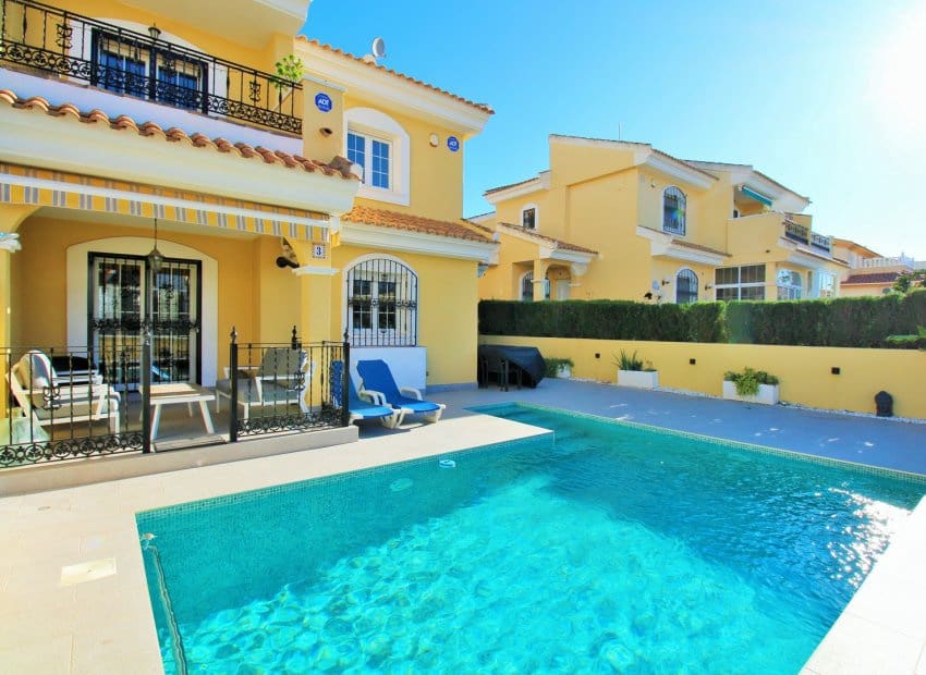 3 soveværelse Semi-Rækkehus til salg i Los Dolses med swimmingpool - € 375.000 (Ref: 9386390)