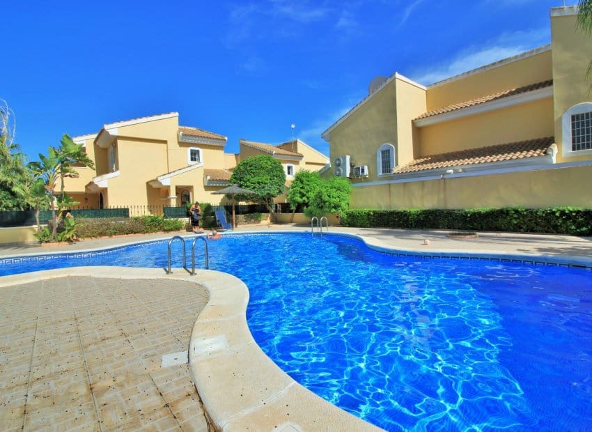 3 soveværelse Semi-Rækkehus til salg i Los Dolses med swimmingpool - € 375.000 (Ref: 9386390)