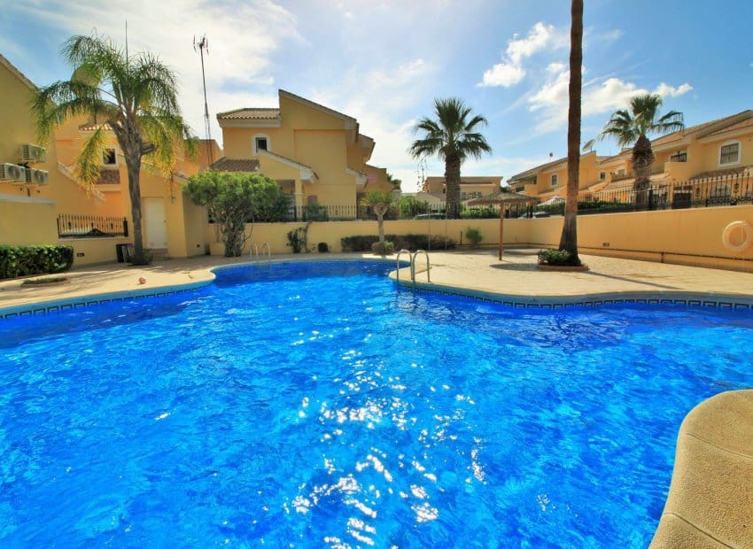 3 soveværelse Semi-Rækkehus til salg i Los Dolses med swimmingpool - € 375.000 (Ref: 9386390)