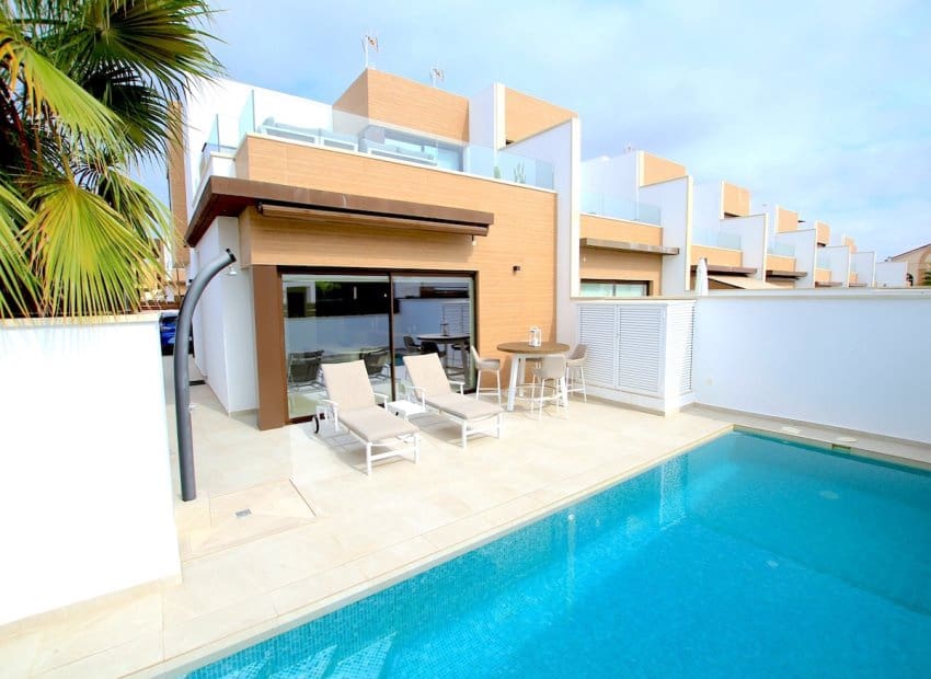 3 makuuhuone Paritalo myytävänä paikassa Algorfa mukana uima-altaan - 485 000 € (Ref: 9386600)