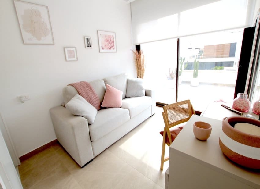 3 makuuhuone Paritalo myytävänä paikassa Algorfa mukana uima-altaan - 485 000 € (Ref: 9386600)