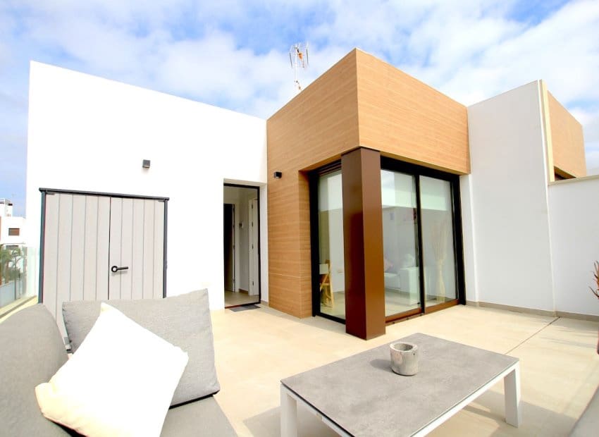 3 makuuhuone Paritalo myytävänä paikassa Algorfa mukana uima-altaan - 485 000 € (Ref: 9386600)