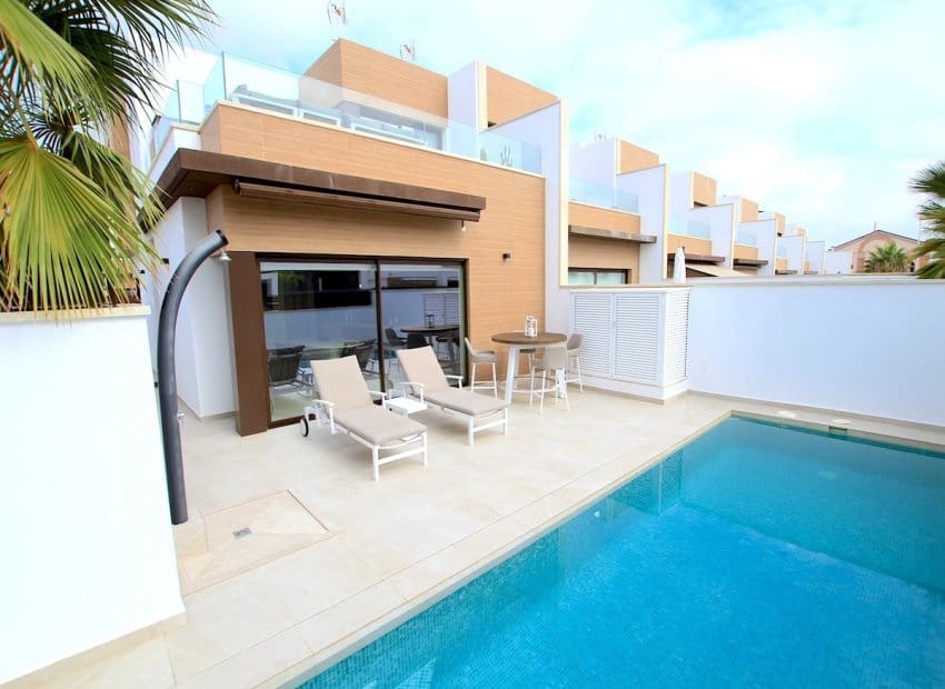 3 makuuhuone Paritalo myytävänä paikassa Algorfa mukana uima-altaan - 485 000 € (Ref: 9386600)