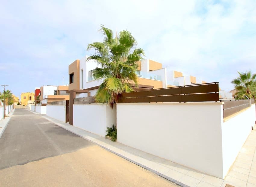 3 makuuhuone Paritalo myytävänä paikassa Algorfa mukana uima-altaan - 485 000 € (Ref: 9386600)