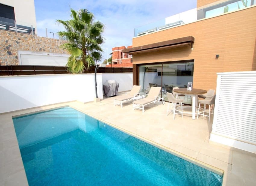 3 makuuhuone Paritalo myytävänä paikassa Algorfa mukana uima-altaan - 485 000 € (Ref: 9386600)