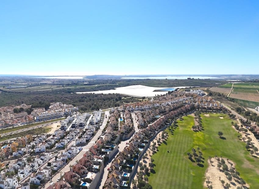 3 makuuhuone Paritalo myytävänä paikassa Algorfa mukana uima-altaan - 485 000 € (Ref: 9386600)