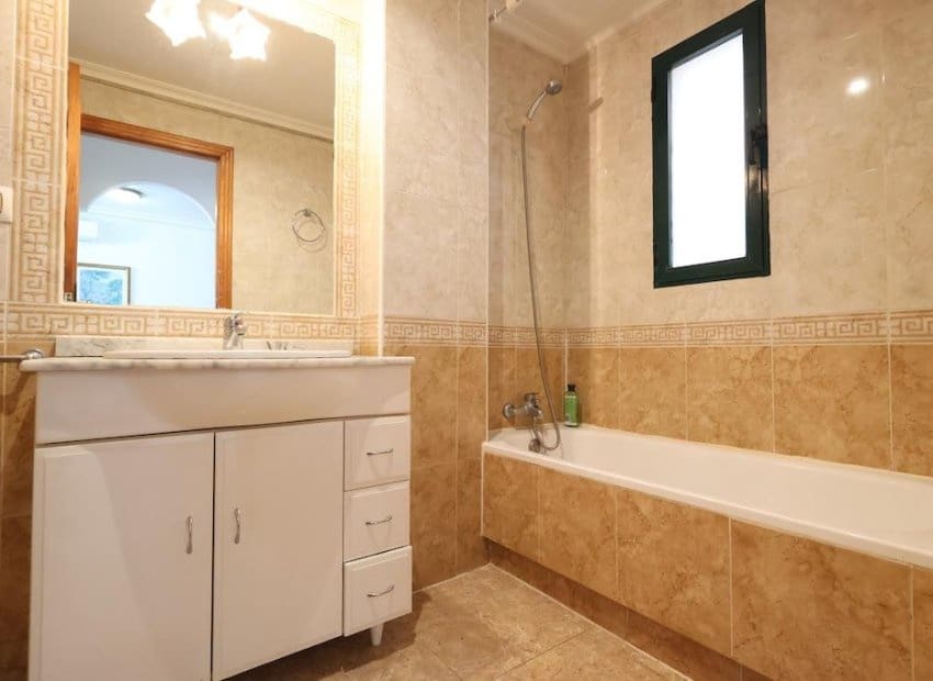 2 soverom Leilighet til salgs i Orihuela Costa med svømmebasseng - € 160 000 (Ref: 9386604)