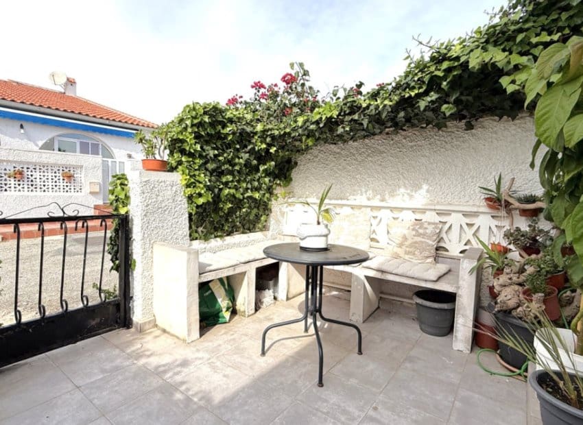 1 slaapkamer Bungalow te koop in Torrevieja - € 89.000 (Ref: 9386605)