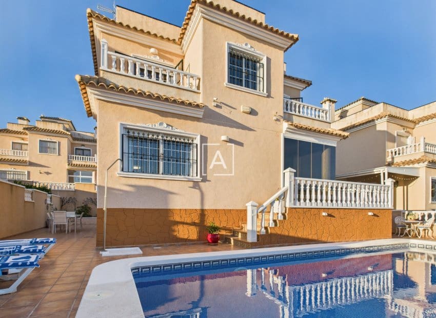 3 chambre Villa/Maison à vendre à Pinar de Campoverde avec piscine - 397 500 € (Ref: 9386606)