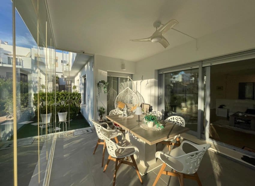 2 soveværelse Lejlighed til salg i Vistabella med swimmingpool - € 295.000 (Ref: 9386607)