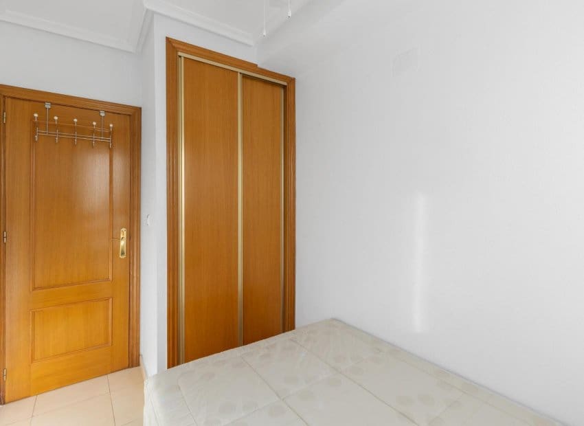 Apartamento de 2 habitaciones en Torrevieja en venta - 119.900 € (Ref: 9388815)