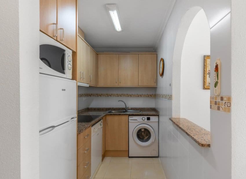 Apartamento de 2 habitaciones en Torrevieja en venta - 119.900 € (Ref: 9388815)