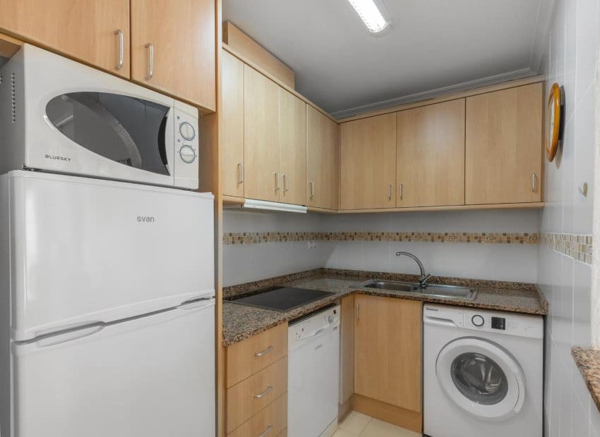 Apartamento de 2 habitaciones en Torrevieja en venta - 119.900 € (Ref: 9388815)