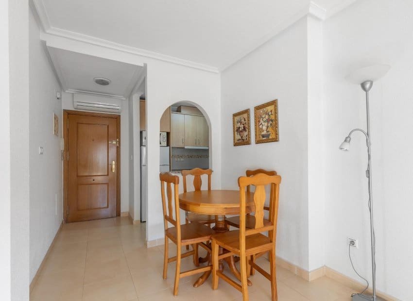 Apartamento de 2 habitaciones en Torrevieja en venta - 119.900 € (Ref: 9388815)