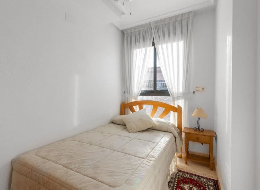 Apartamento de 2 habitaciones en Torrevieja en venta - 119.900 € (Ref: 9388815)