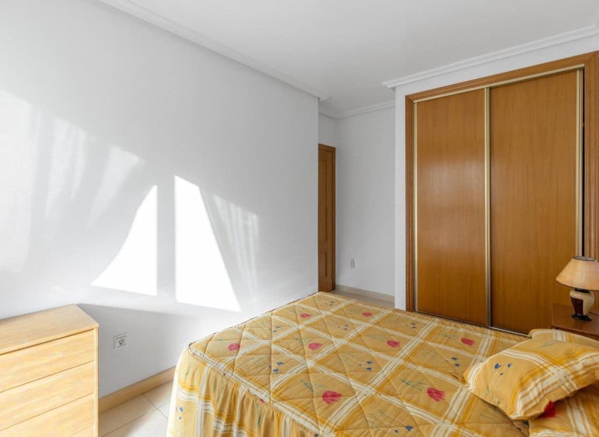 Apartamento de 2 habitaciones en Torrevieja en venta - 119.900 € (Ref: 9388815)