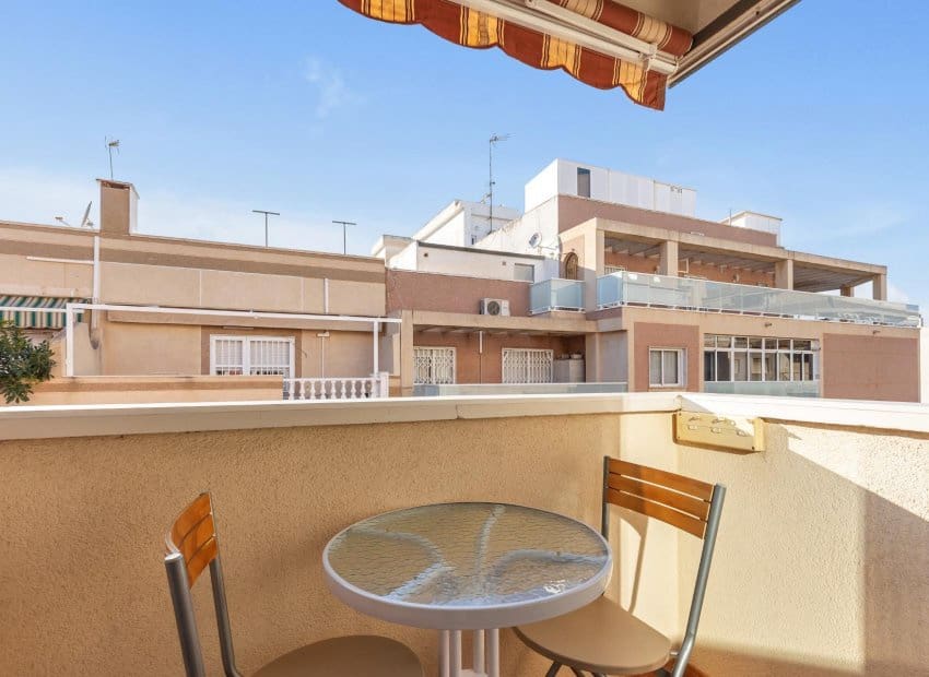 Apartamento de 2 habitaciones en Torrevieja en venta - 119.900 € (Ref: 9388815)