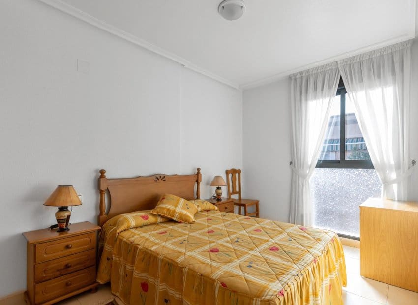 Apartamento de 2 habitaciones en Torrevieja en venta - 119.900 € (Ref: 9388815)