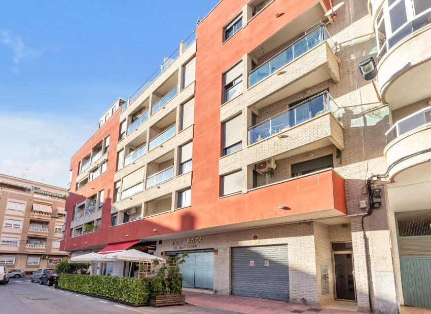 Apartamento de 2 habitaciones en Torrevieja en venta - 119.900 € (Ref: 9388815)