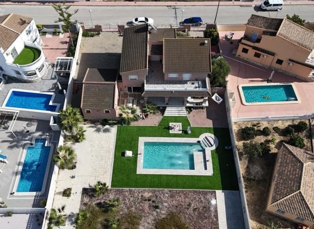 5 Zimmer Villa zu verkaufen in Benijófar mit Pool - 650.000 € (Ref: 9388820)