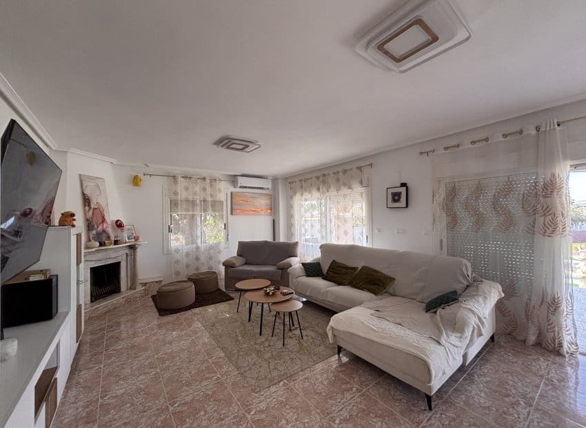 5 soveværelse Villa til salg i Benijofar med swimmingpool - € 650.000 (Ref: 9388820)