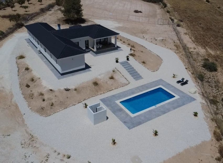 4 bedroom Villa for sale in Pinoso with pool - € 549,995 (Ref: 9388823)