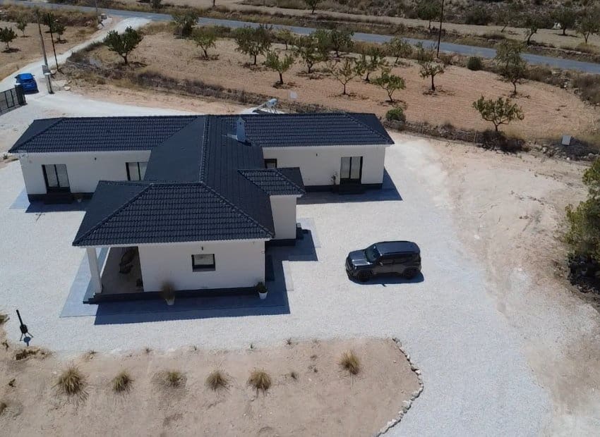 4 bedroom Villa for sale in Pinoso with pool - € 549,995 (Ref: 9388823)