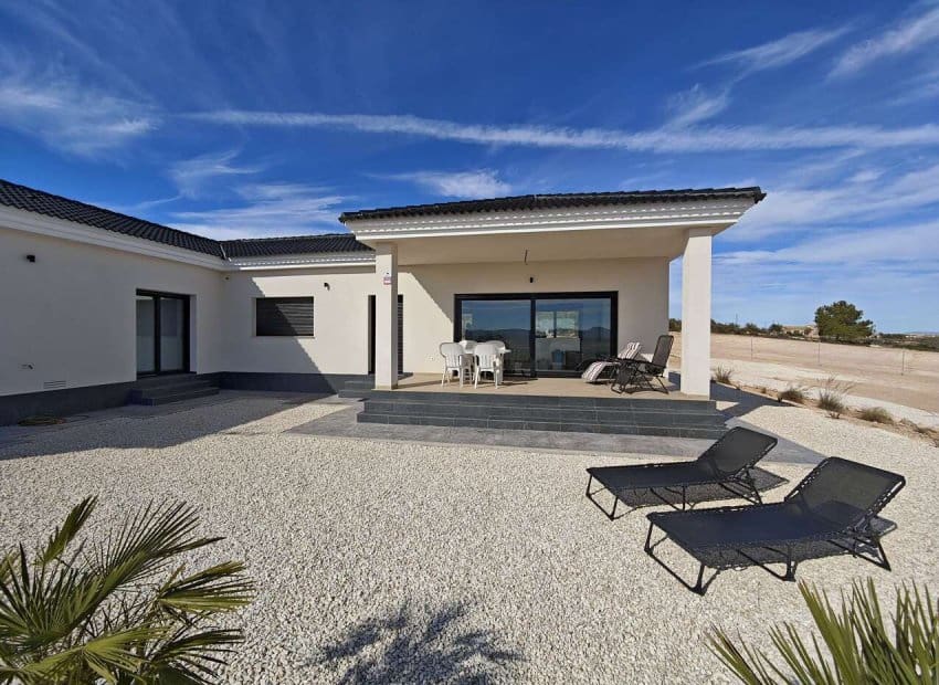 4 bedroom Villa for sale in Pinoso with pool - € 549,995 (Ref: 9388823)