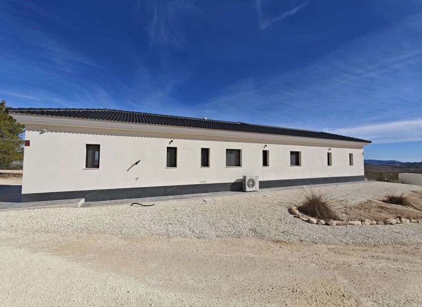 4 bedroom Villa for sale in Pinoso with pool - € 549,995 (Ref: 9388823)