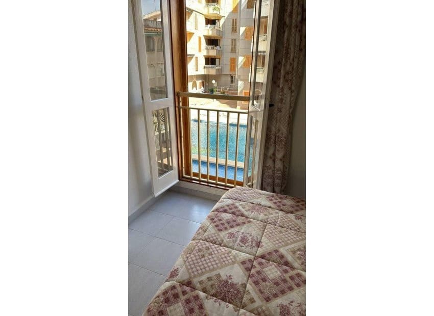 2 soveværelse Lejlighed til salg i Torrevieja med swimmingpool - € 134.000 (Ref: 9388824)