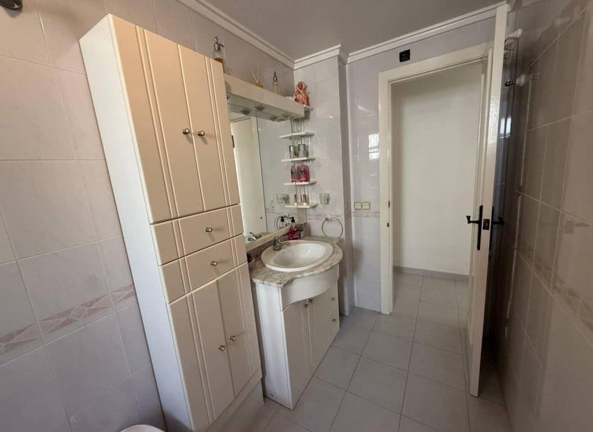 2 soveværelse Lejlighed til salg i Torrevieja med swimmingpool - € 134.000 (Ref: 9388824)