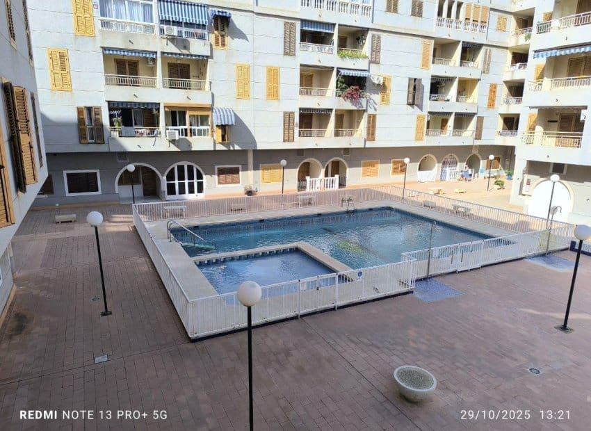 2 soveværelse Lejlighed til salg i Torrevieja med swimmingpool - € 134.000 (Ref: 9388824)