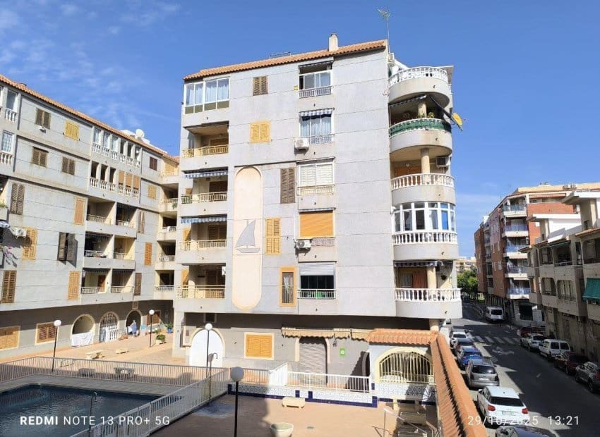 2 soveværelse Lejlighed til salg i Torrevieja med swimmingpool - € 134.000 (Ref: 9388824)