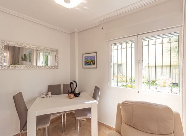 3 soverom Kjedet enebolig til salgs i La Zenia, Orihuela med svømmebasseng - € 312 000 (Ref: 9388825)