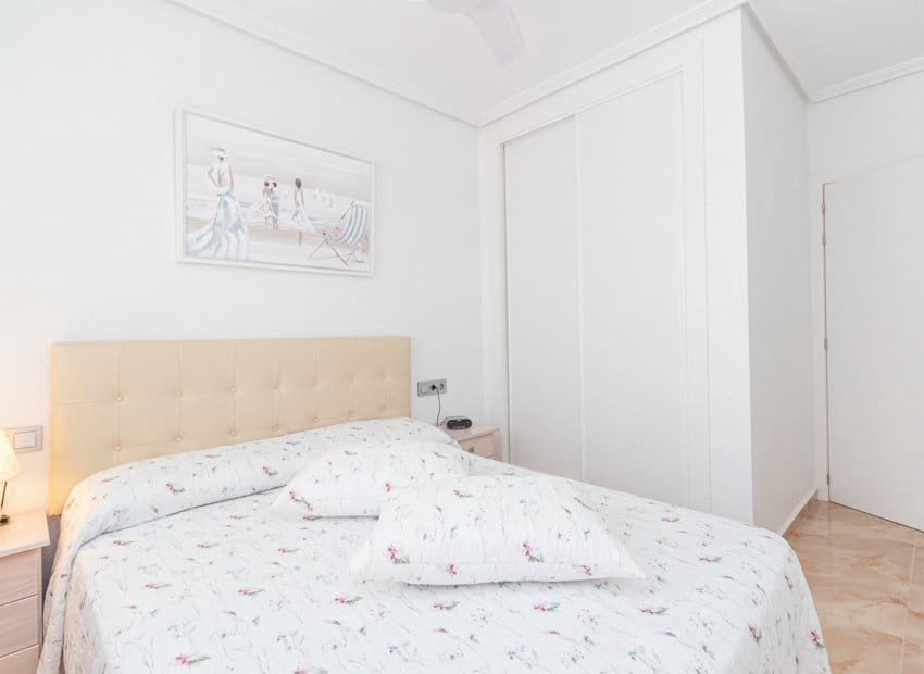 3 soverom Kjedet enebolig til salgs i La Zenia med svømmebasseng - € 312 000 (Ref: 9388825)