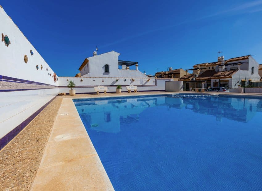 3 soverom Kjedet enebolig til salgs i La Zenia med svømmebasseng - € 312 000 (Ref: 9388825)