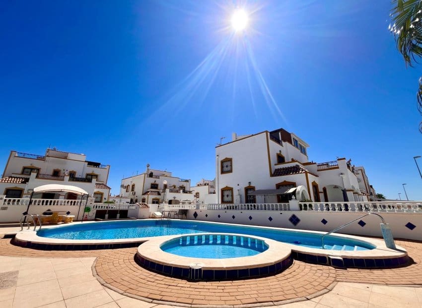 3 sypialnia Apartament na sprzedaż w Entre Naranjos z basenem - 199 900 € (Ref: 9394328)