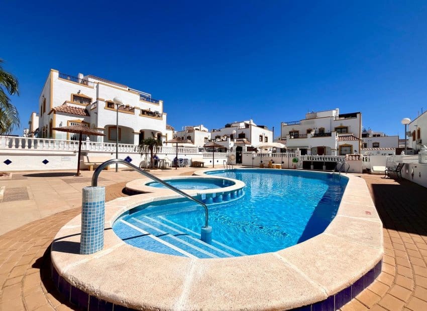 3 sypialnia Apartament na sprzedaż w Entre Naranjos z basenem - 199 900 € (Ref: 9394328)