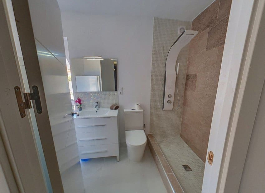 6 makuuhuone Huvila myytävänä paikassa Ciudad Quesada mukana uima-altaan - 685 000 € (Ref: 9394329)