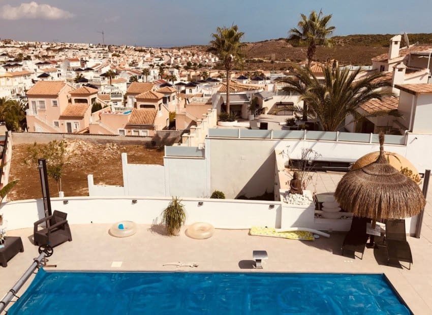 6 makuuhuone Huvila myytävänä paikassa Ciudad Quesada mukana uima-altaan - 685 000 € (Ref: 9394329)