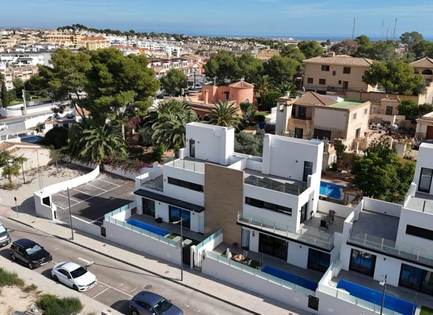 2 sovrum Villa till salu i Villamartin med pool - 434 950 € (Ref: 9394331)