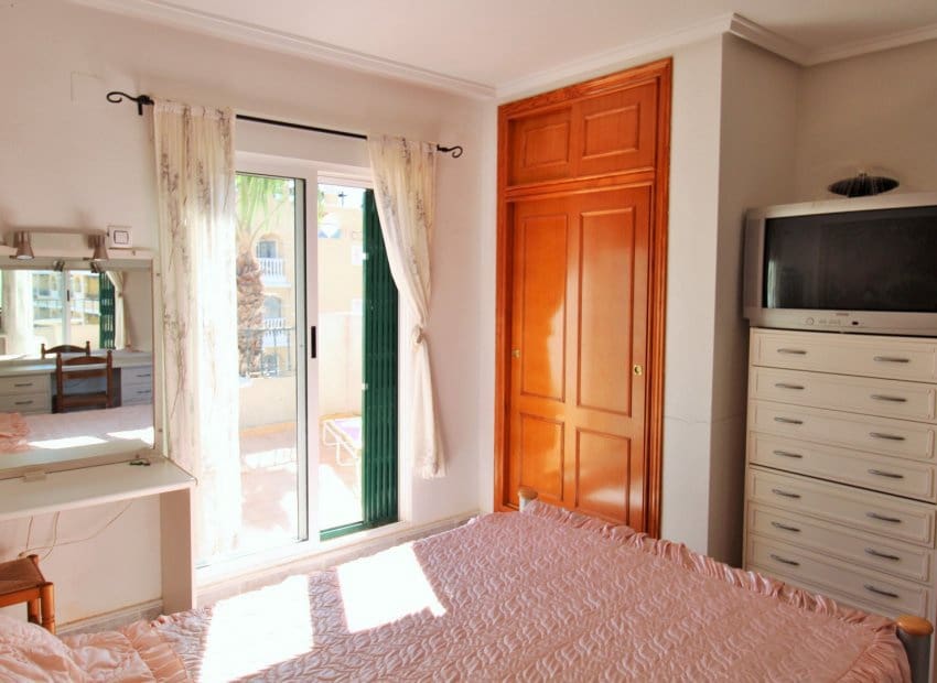 3 Zimmer Haus zu verkaufen in Villamartin mit Pool - 249.990 € (Ref: 9394333)