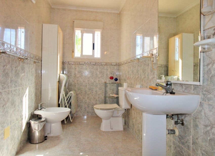 3 Zimmer Haus zu verkaufen in Villamartin mit Pool - 249.990 € (Ref: 9394333)