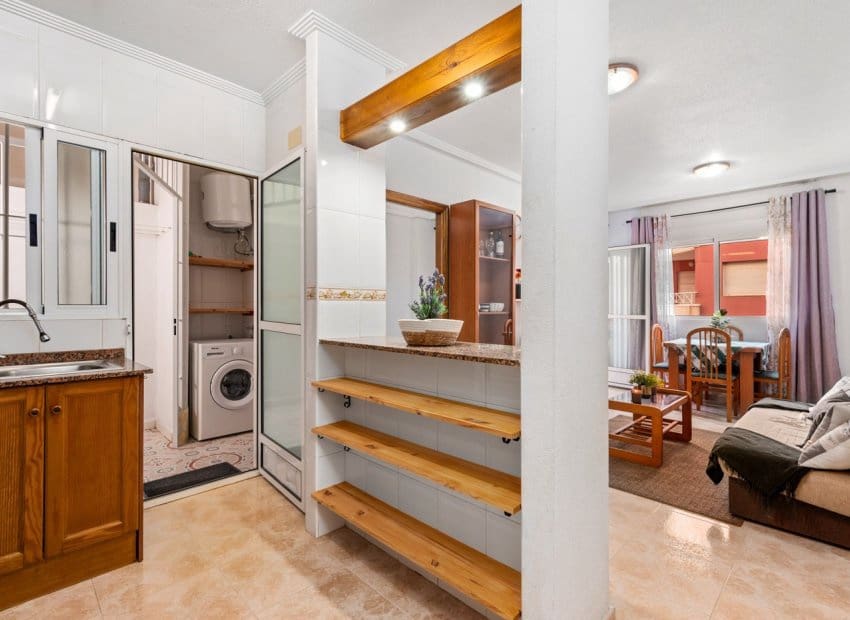 2 slaapkamer Appartement te koop in Torrevieja met zwembad - € 129.000 (Ref: 9394334)