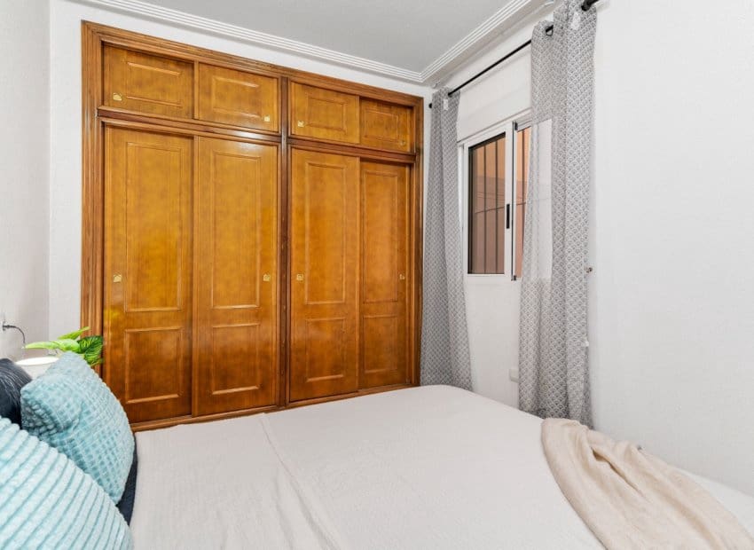 2 slaapkamer Appartement te koop in Torrevieja met zwembad - € 129.000 (Ref: 9394334)