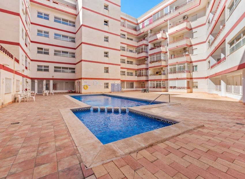 2 slaapkamer Appartement te koop in Torrevieja met zwembad - € 129.000 (Ref: 9394334)
