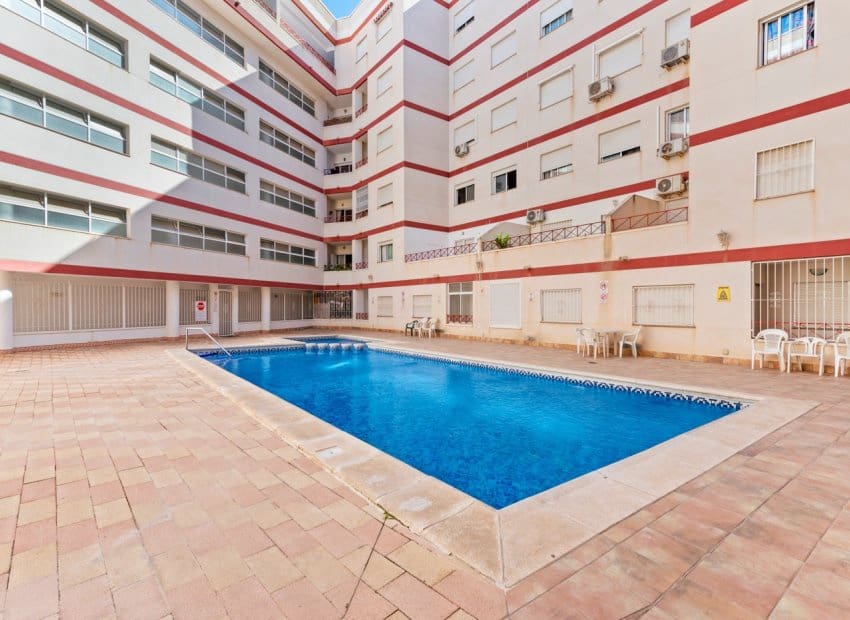 2 slaapkamer Appartement te koop in Torrevieja met zwembad - € 129.000 (Ref: 9394334)