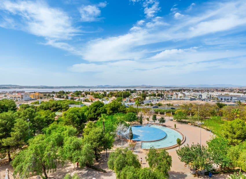 2 slaapkamer Appartement te koop in Torrevieja met zwembad - € 129.000 (Ref: 9394334)