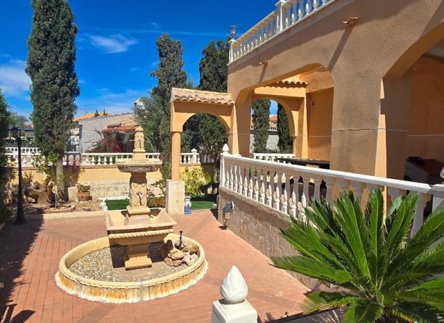 5 soverom Villa til salgs i El Chaparral, Torrevieja med svømmebasseng - € 595 000 (Ref: 9397013)