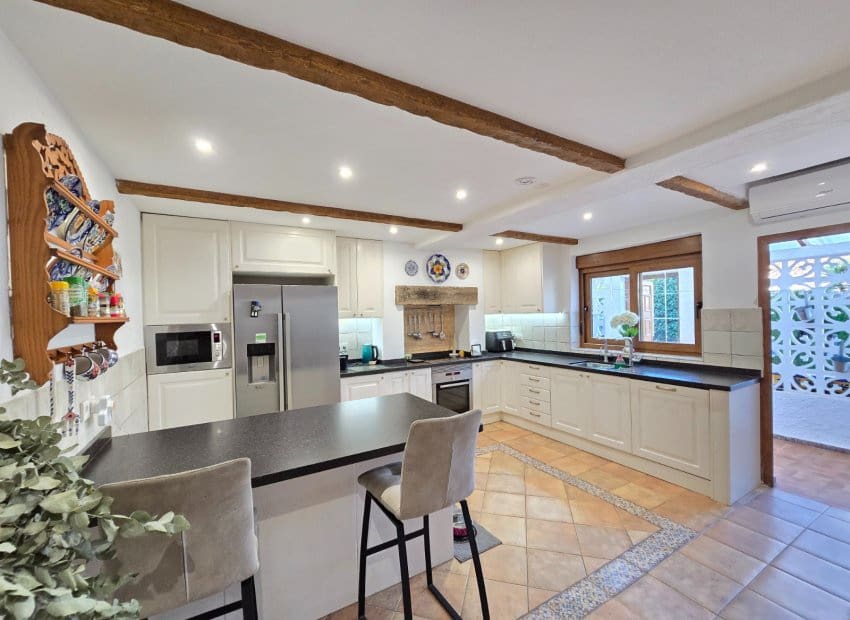 5 slaapkamer Villa te koop in Orihuela Costa met zwembad garage - € 850.000 (Ref: 9398845)